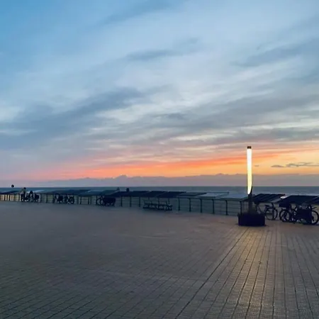 Troon Aan Zee - Stijlvolle Met Zwembad Op De Zeedijk Lejlighed Oostende